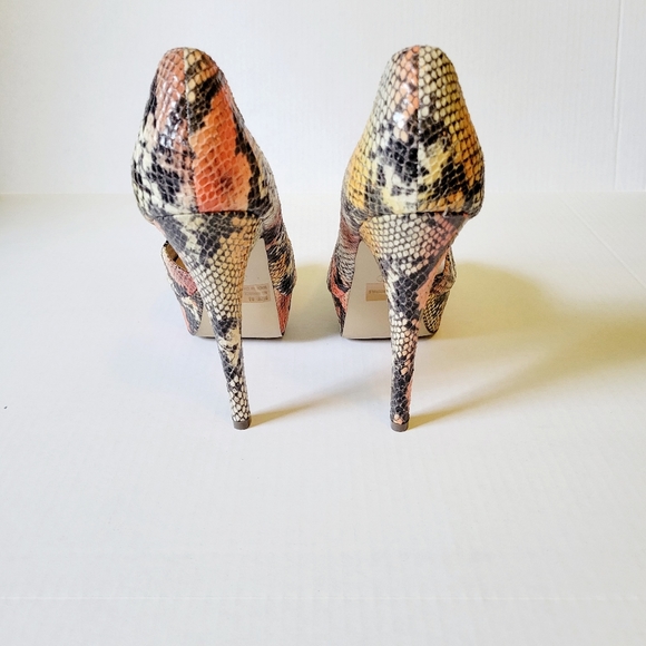 Breckelle's Snake Print Platform Heels - Picture 3 of 8